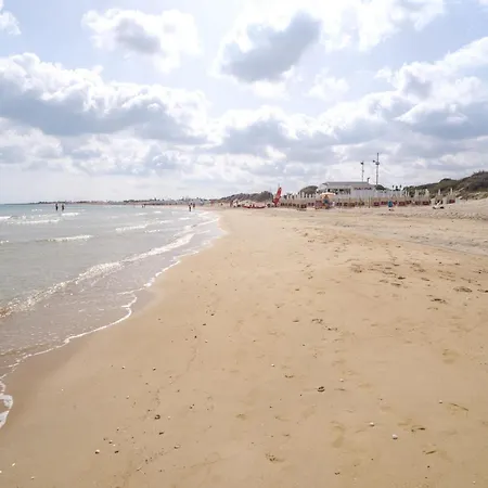 Rita A 200m Dal Mare *