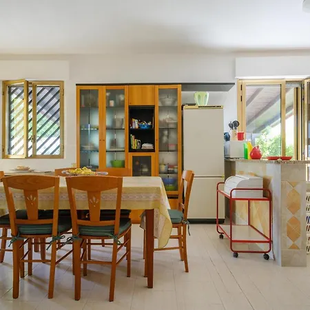 Rita A 200m Dal Mare *